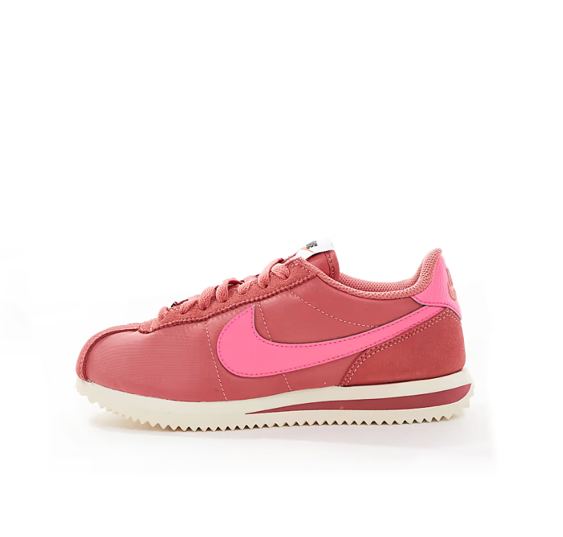 dámske bobuľové tenisky Nike