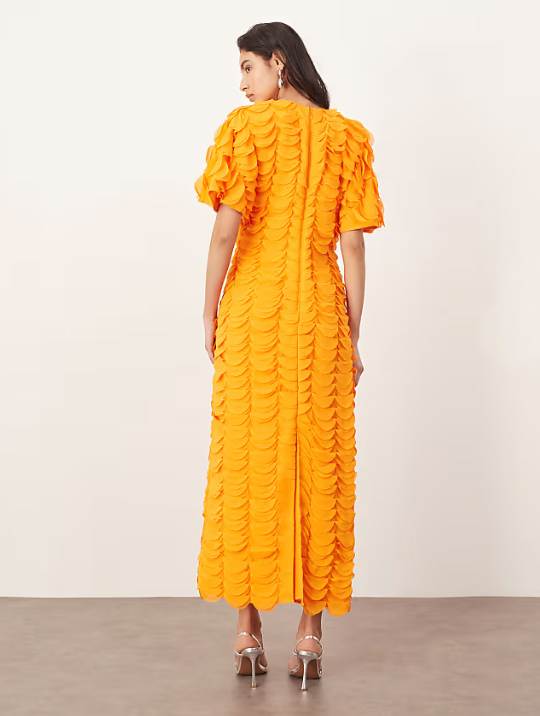 dámske sýtožlté dizajnové šaty