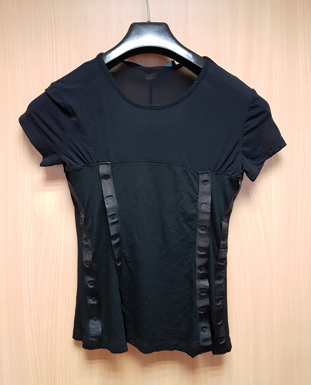 dámske transparentné čierne tričko