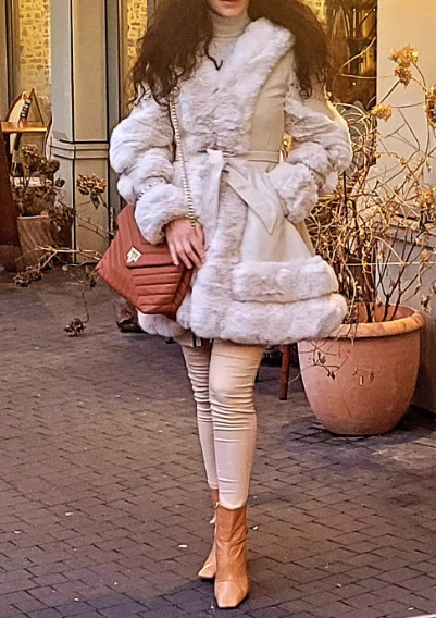 Luxusný kožušinový kabát s kapucňou
