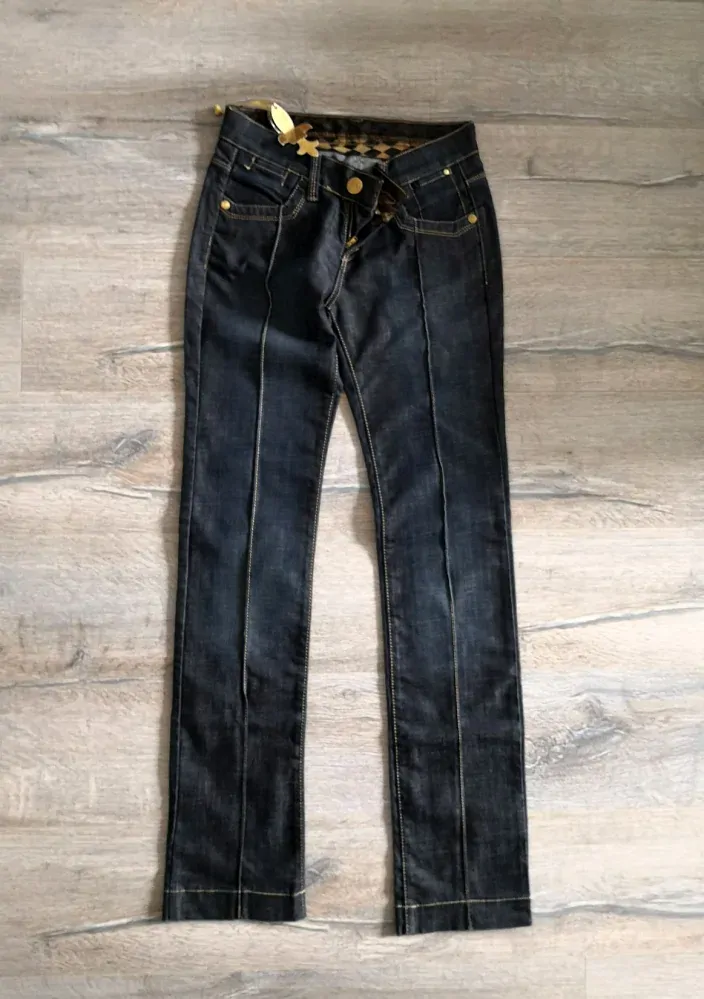 dámske elegantné rifle s pukmi 