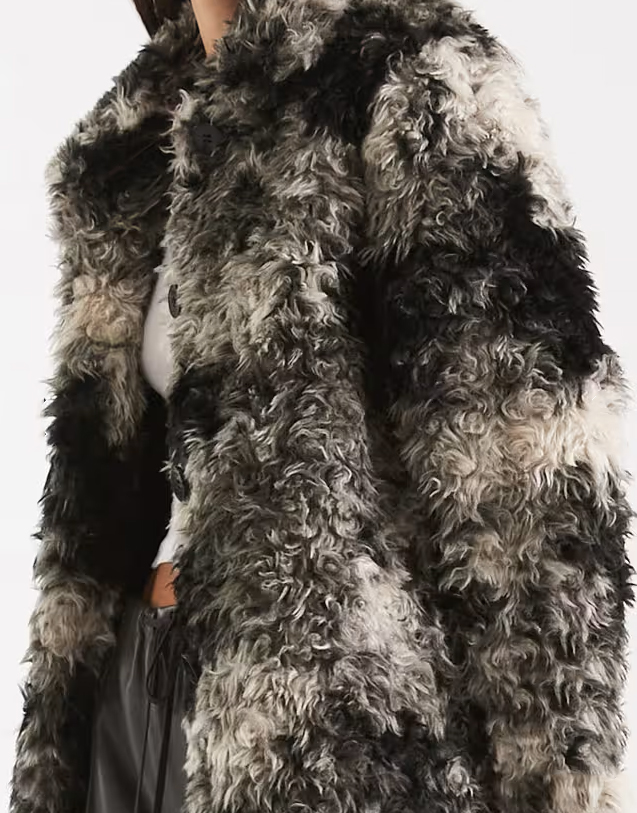 dámsky šedý chlpatý kožuch