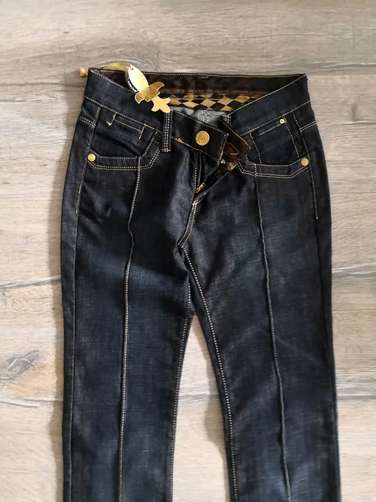 dámske elegantné rifle s pukmi 