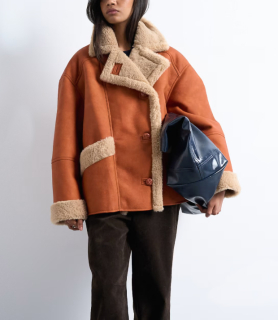 dámsky shearlingový kabát škoricový