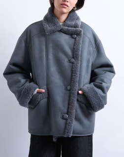 dámsky shearlingový kabát šedý